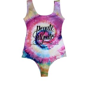 Body Tie Dye “Pégate Alguito” – Cannabis Lifestyle para Mujer