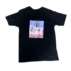 Camiseta Negra Unisex Cannabis Lifestyle – Gráfico Tropical