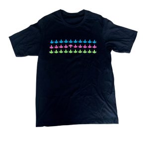 Camiseta Negra Unisex con Hojas de Cannabis – Estampado Psicodélico